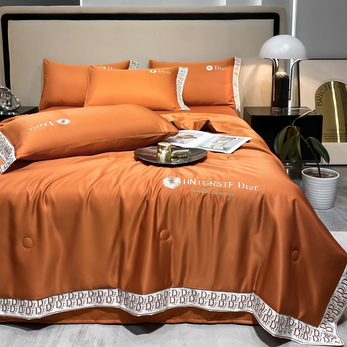 91家纺网 家纺一手货源 找家纺 露梦 2025新款大牌轻奢款水洗真丝刺绣数码宽边夏被四件套-安迪 安迪-爱玛橙