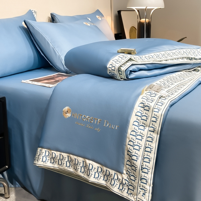 91家纺网 家纺一手货源 找家纺 露梦 2025新款大牌轻奢款水洗真丝刺绣数码宽边夏被四件套-安迪 安迪-摩卡蓝