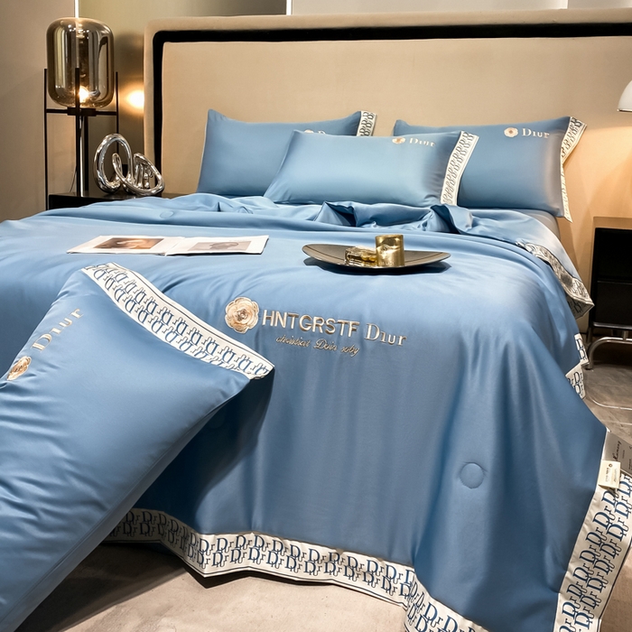 91家纺网 家纺一手货源 找家纺 露梦 2025新款大牌轻奢款水洗真丝刺绣数码宽边夏被四件套-安迪 安迪-摩卡蓝