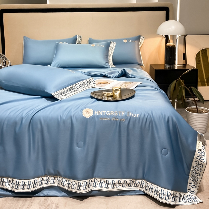 91家纺网 家纺一手货源 找家纺 露梦 2025新款大牌轻奢款水洗真丝刺绣数码宽边夏被四件套-安迪 安迪-摩卡蓝