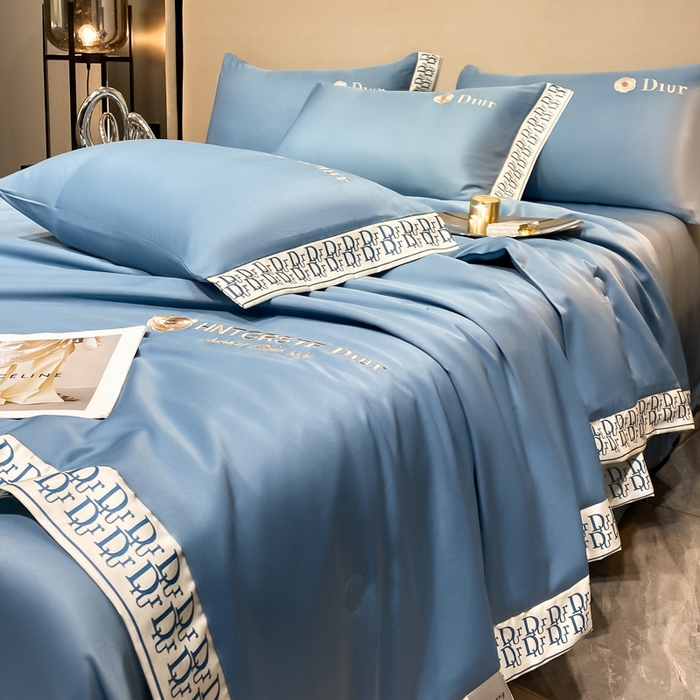 91家纺网 家纺一手货源 找家纺 露梦 2025新款大牌轻奢款水洗真丝刺绣数码宽边夏被四件套-安迪 安迪-摩卡蓝