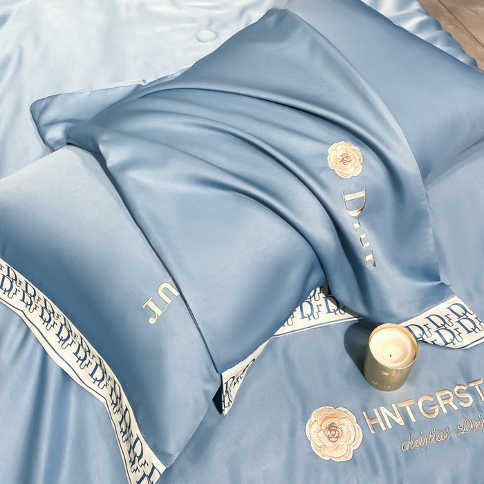 91家纺网 家纺一手货源 找家纺 露梦 2025新款大牌轻奢款水洗真丝刺绣数码宽边夏被四件套-安迪 安迪-摩卡蓝