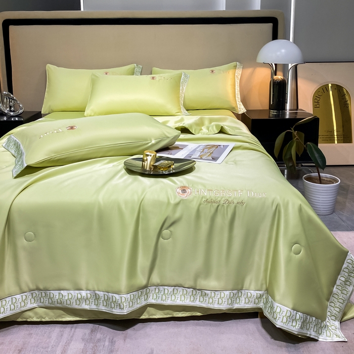 91家纺网 家纺一手货源 找家纺 露梦 2025新款大牌轻奢款水洗真丝刺绣数码宽边夏被四件套-安迪 安迪-嫩奶绿