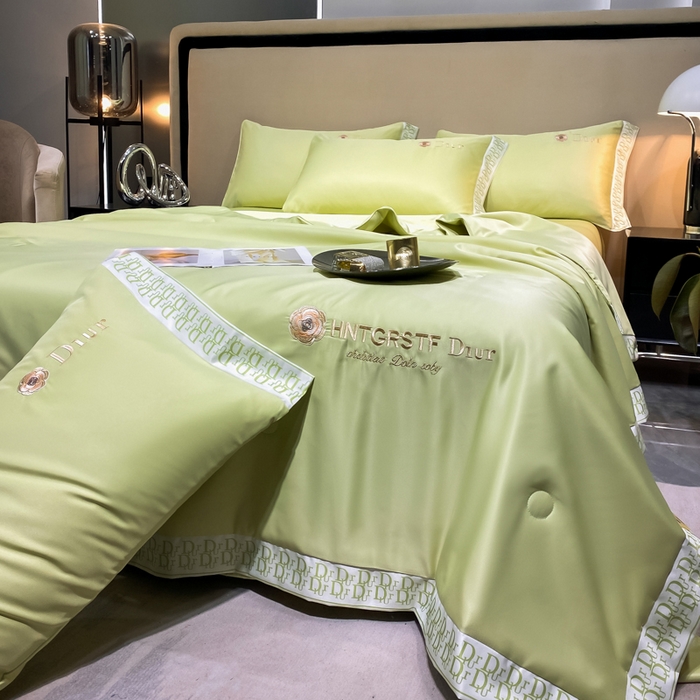 91家纺网 家纺一手货源 找家纺 露梦 2025新款大牌轻奢款水洗真丝刺绣数码宽边夏被四件套-安迪 安迪-嫩奶绿