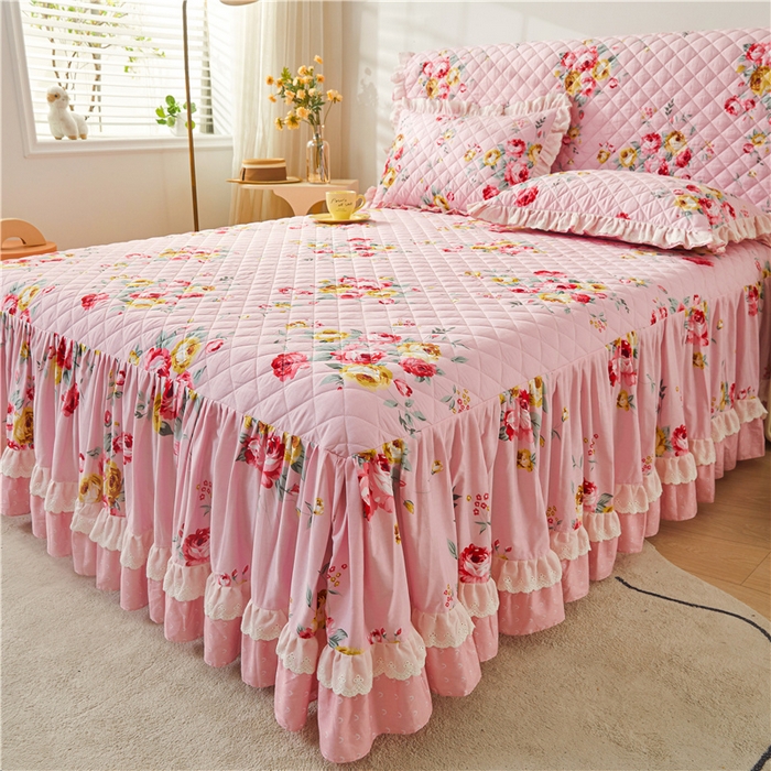 91家纺网 家纺一手货源 找家纺 十个点 2024新款全棉印花夹棉韩版蕾丝床裙三件套  红粉佳人-夹棉