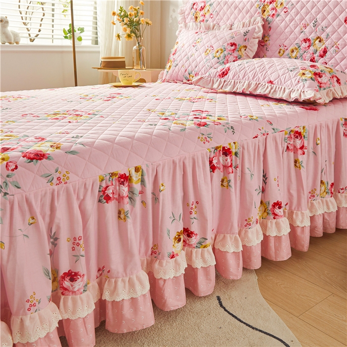 91家纺网 家纺一手货源 找家纺 十个点 2024新款全棉印花夹棉韩版蕾丝床裙三件套  红粉佳人-夹棉