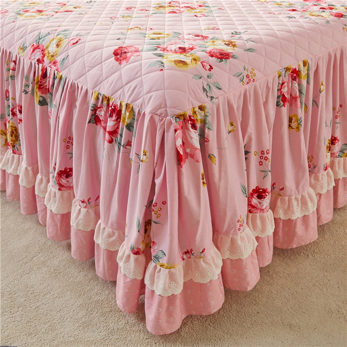 91家纺网 家纺一手货源 找家纺 十个点 2024新款全棉印花夹棉韩版蕾丝床裙三件套  红粉佳人-夹棉