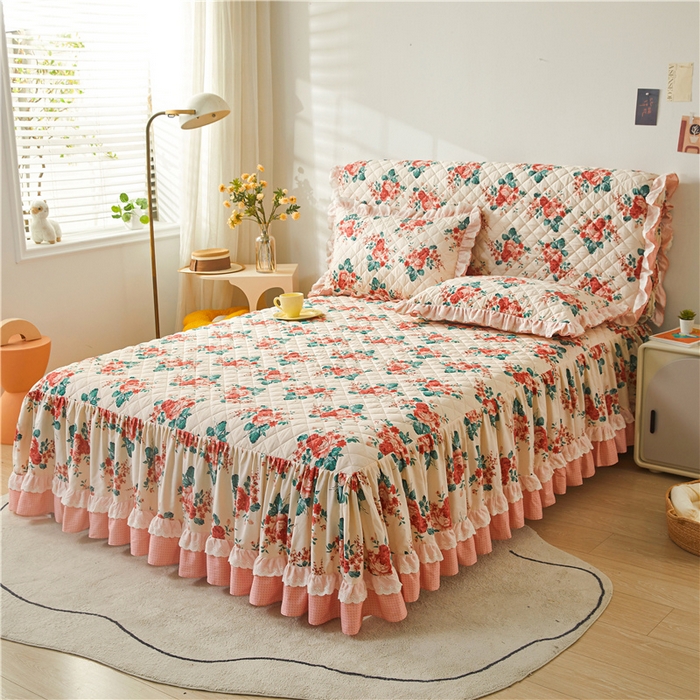 91家纺网 家纺一手货源 找家纺 十个点 2024新款全棉印花夹棉韩版蕾丝床裙三件套  温馨花语-夹棉