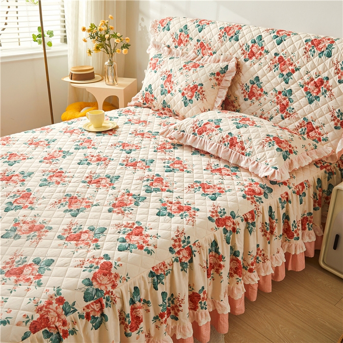 91家纺网 家纺一手货源 找家纺 十个点 2024新款全棉印花夹棉韩版蕾丝床裙三件套  温馨花语-夹棉