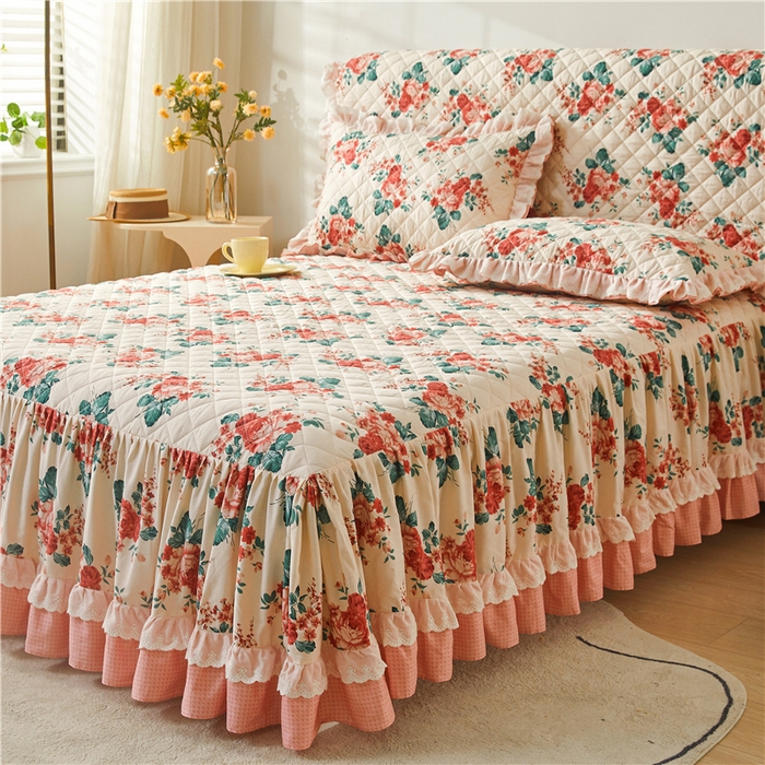 91家纺网 家纺一手货源 找家纺 十个点 2024新款全棉印花夹棉韩版蕾丝床裙三件套  温馨花语-夹棉