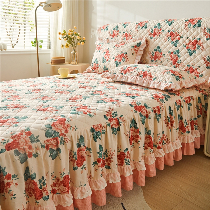 91家纺网 家纺一手货源 找家纺 十个点 2024新款全棉印花夹棉韩版蕾丝床裙三件套  温馨花语-夹棉