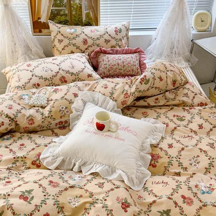 91家纺网 家纺一手货源 找家纺 昔可2023新款3月春日全棉四件套 花环樱桃兔