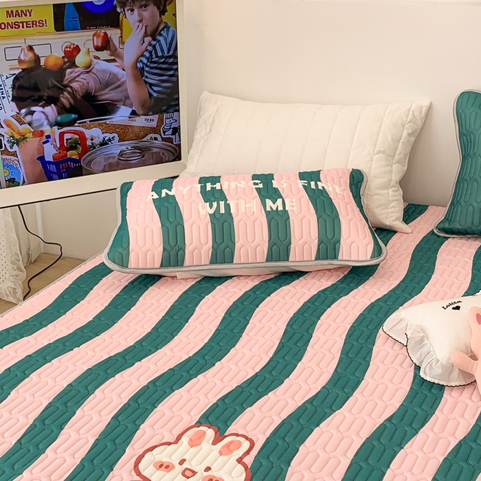 91家纺网 家纺一手货源 找家纺 昔可2023新款大版乳胶凉席第一批 条纹兔（有0.9米和1.2米）