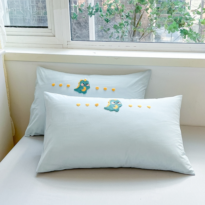 91家纺网 家纺一手货源 找家纺 寐居2023新款绣花款水洗棉四件套  萌宠恐龙-蓝