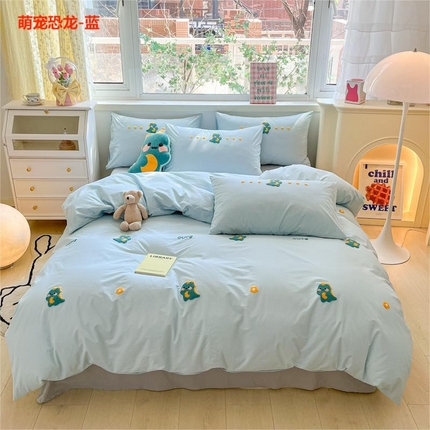 91家纺网 家纺一手货源 找家纺 寐居2023新款绣花款水洗棉四件套  萌宠恐龙-蓝