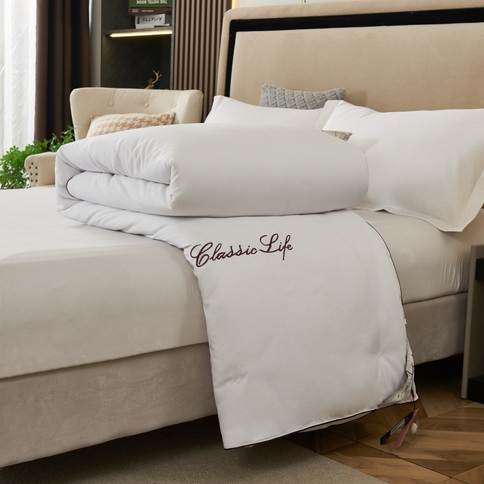 91家纺网 家纺一手货源 找家纺 畅畅家纺 2023新款洛卡棉手工订花桑蚕丝被子被芯冬被春秋被夏被 白色