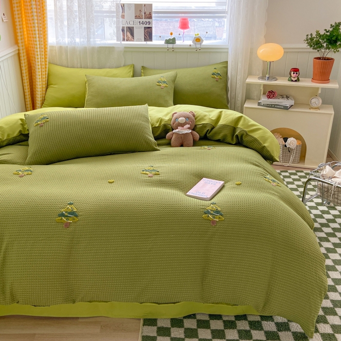 91家纺网 家纺一手货源 找家纺 慕澄 2023新款高克重小清新华夫格毛巾绣系列四件套 圣诞树-草绿绿