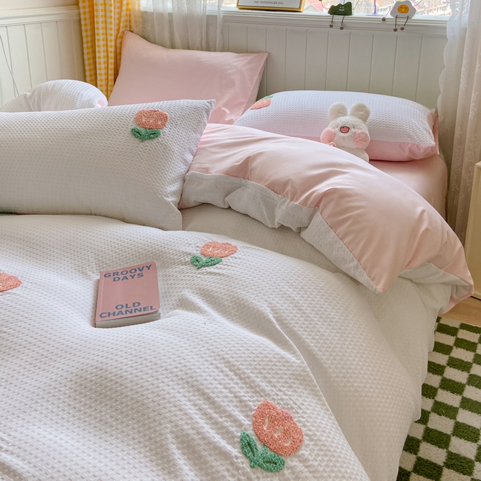 91家纺网 家纺一手货源 找家纺 慕澄 2023新款高克重小清新华夫格毛巾绣系列四件套 小花-白+粉