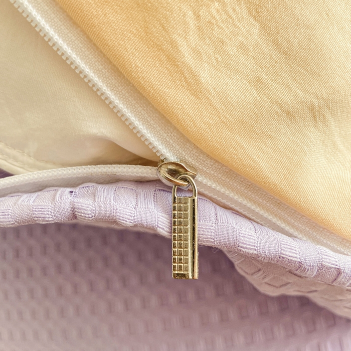 91家纺网 家纺一手货源 找家纺 慕澄 2023新款高克重小清新华夫格毛巾绣系列四件套 小花-紫+米黄