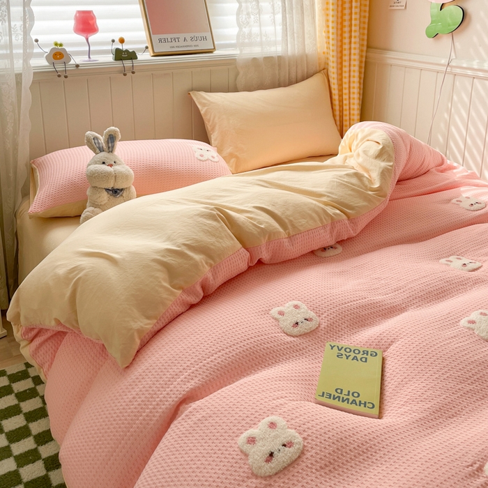 91家纺网 家纺一手货源 找家纺 慕澄 2023新款高克重小清新华夫格毛巾绣系列四件套 小兔-粉+米黄