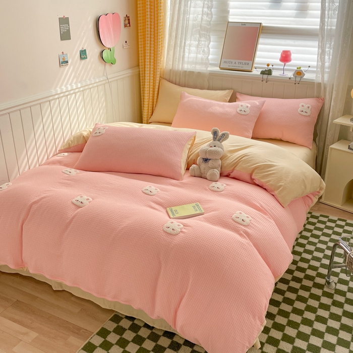 91家纺网 家纺一手货源 找家纺 慕澄 2023新款高克重小清新华夫格毛巾绣系列四件套 小兔-粉+米黄