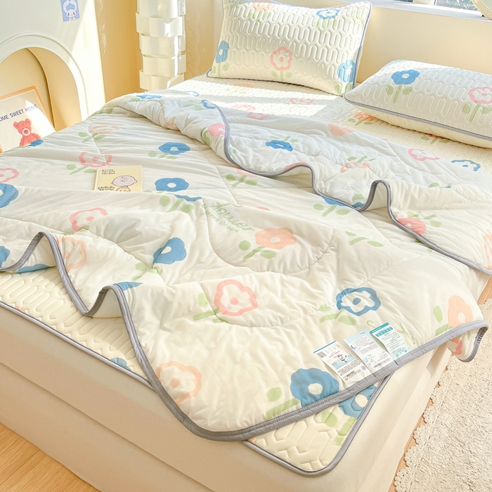 91家纺网 家纺一手货源 找家纺 沐慕2023新款凉感丝夏被四件套 彩花朵朵