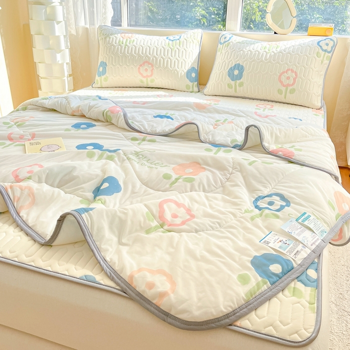 91家纺网 家纺一手货源 找家纺 沐慕2023新款凉感丝夏被四件套 彩花朵朵