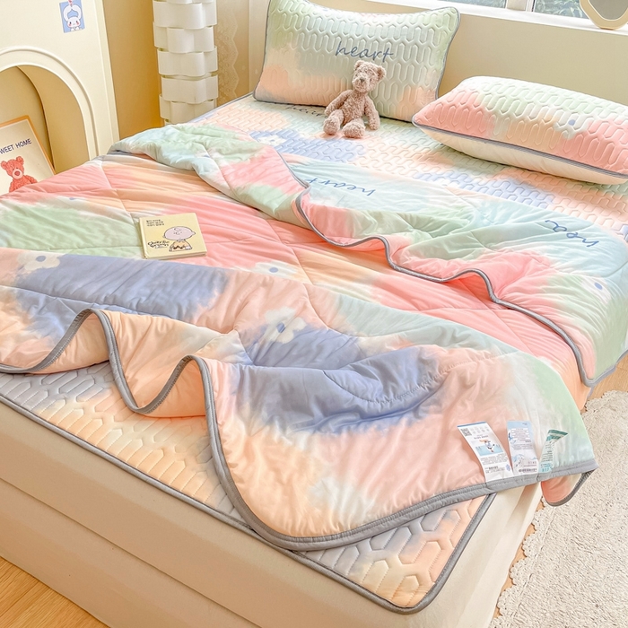 91家纺网 家纺一手货源 找家纺 沐慕2023新款凉感丝夏被四件套 彩色爱心