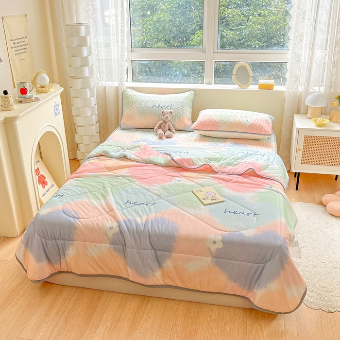 91家纺网 家纺一手货源 找家纺 沐慕2023新款凉感丝夏被四件套 彩色爱心