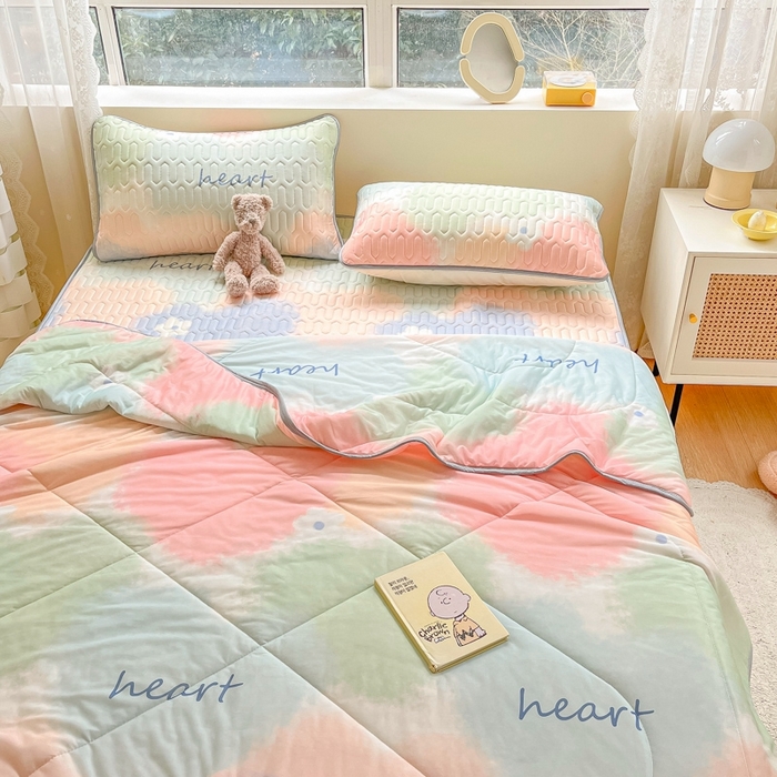 91家纺网 家纺一手货源 找家纺 沐慕2023新款凉感丝夏被四件套 彩色爱心