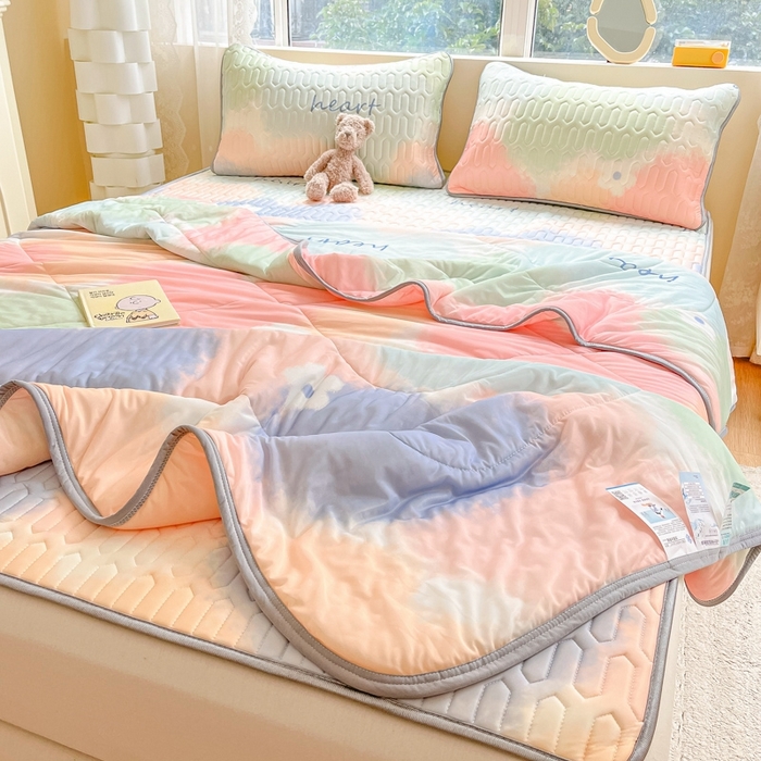 91家纺网 家纺一手货源 找家纺 沐慕2023新款凉感丝夏被四件套 彩色爱心