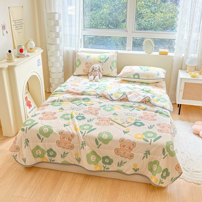 91家纺网 家纺一手货源 找家纺 沐慕2023新款凉感丝夏被四件套 绿花小熊