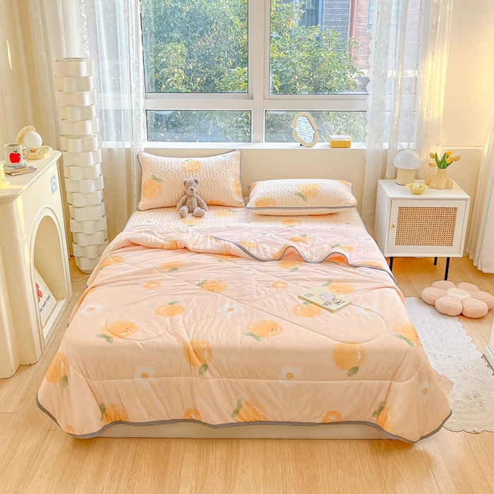 91家纺网 家纺一手货源 找家纺 沐慕2023新款凉感丝夏被四件套 小橘子