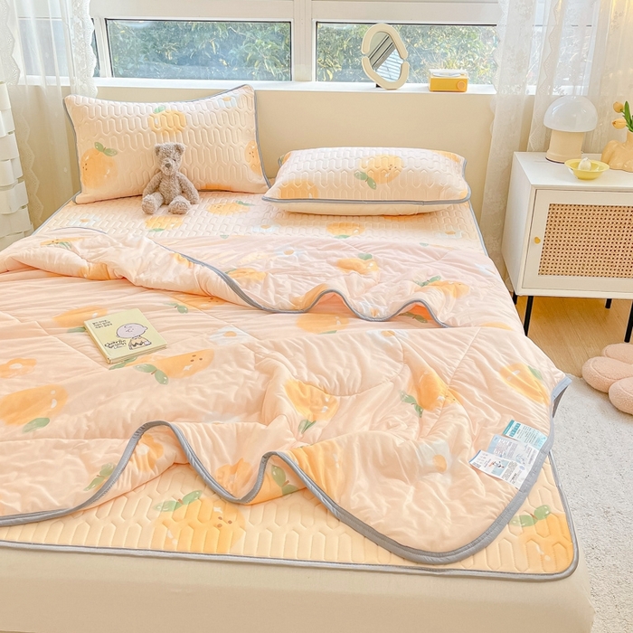 91家纺网 家纺一手货源 找家纺 沐慕2023新款凉感丝夏被四件套 小橘子