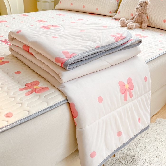 91家纺网 家纺一手货源 找家纺 沐慕2023新款凉感丝夏被四件套 幸运蝴蝶结