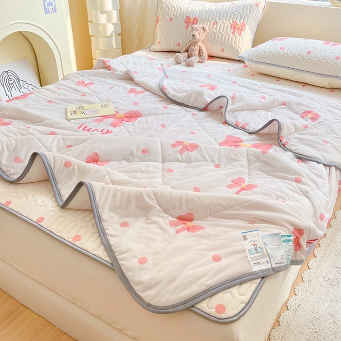 91家纺网 家纺一手货源 找家纺 沐慕2023新款凉感丝夏被四件套 幸运蝴蝶结