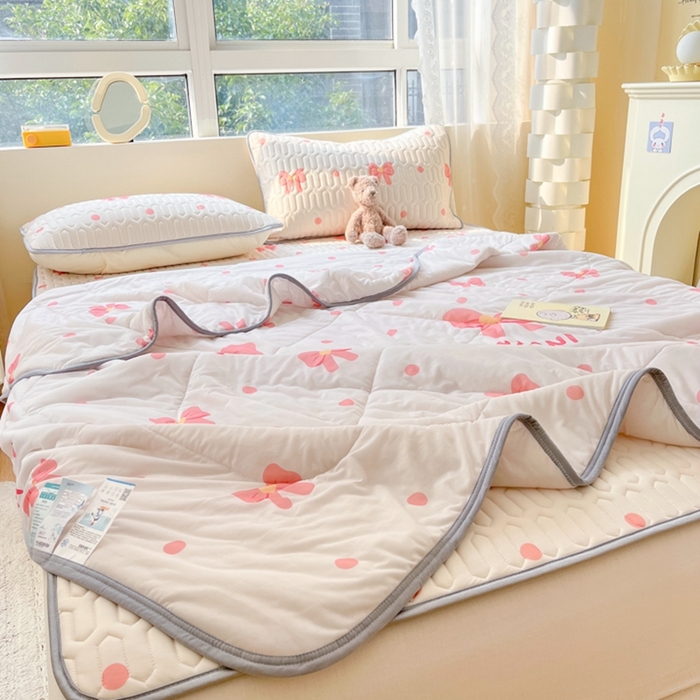 91家纺网 家纺一手货源 找家纺 沐慕2023新款凉感丝夏被四件套 幸运蝴蝶结