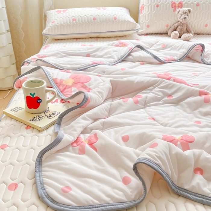 91家纺网 家纺一手货源 找家纺 沐慕2023新款凉感丝夏被四件套 幸运蝴蝶结