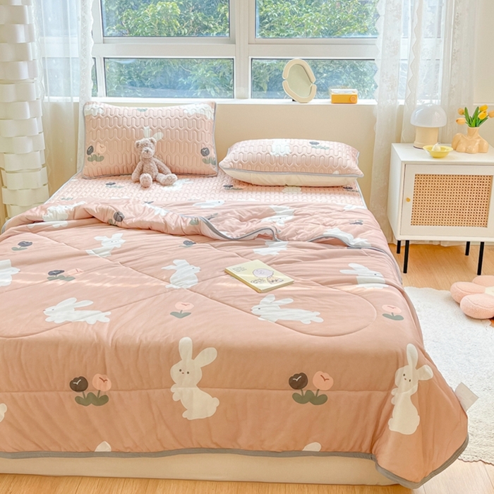 91家纺网 家纺一手货源 找家纺 沐慕2023新款凉感丝夏被四件套 幸运兔-卡其