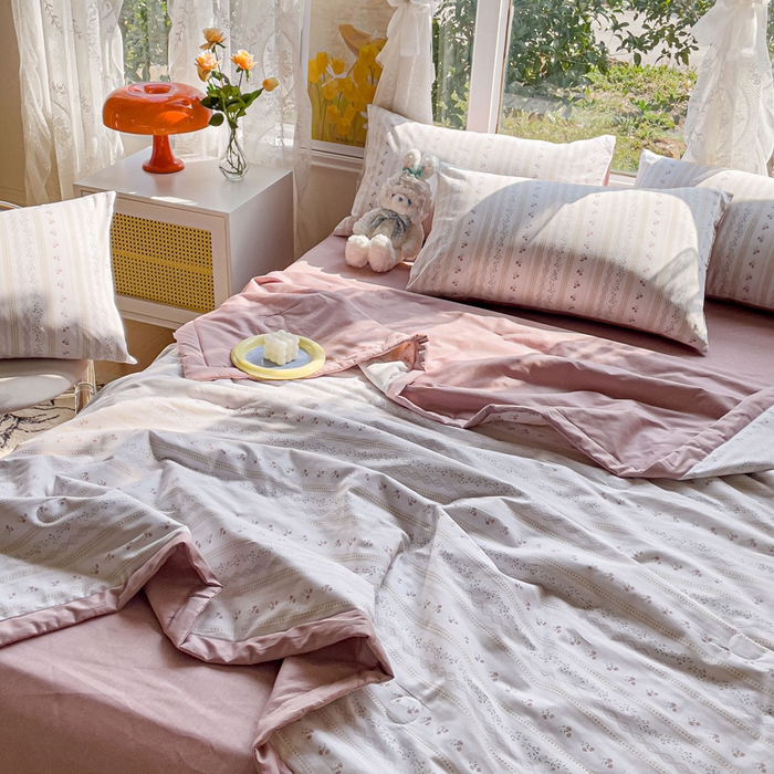 91家纺网 家纺一手货源 找家纺 金丝鸟 2023新款全棉大豆夏被四件套 烟雨枫间