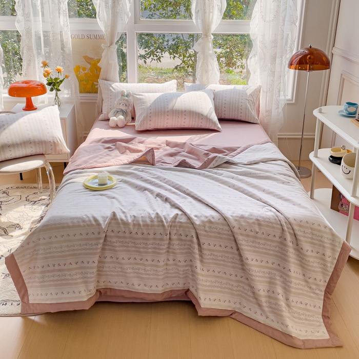 91家纺网 家纺一手货源 找家纺 金丝鸟 2023新款全棉大豆夏被四件套 烟雨枫间