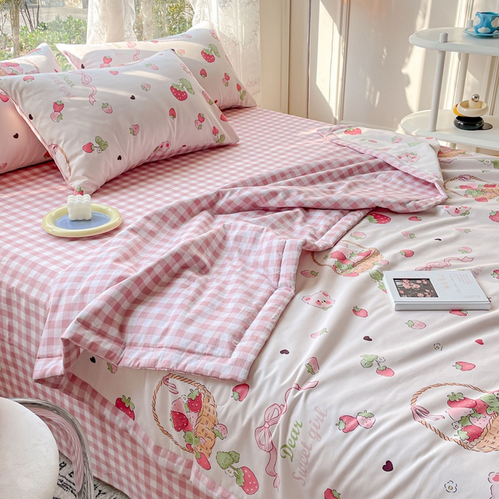 91家纺网 家纺一手货源 找家纺 金丝鸟 2023新款全棉大豆夏被四件套 草莓篮子