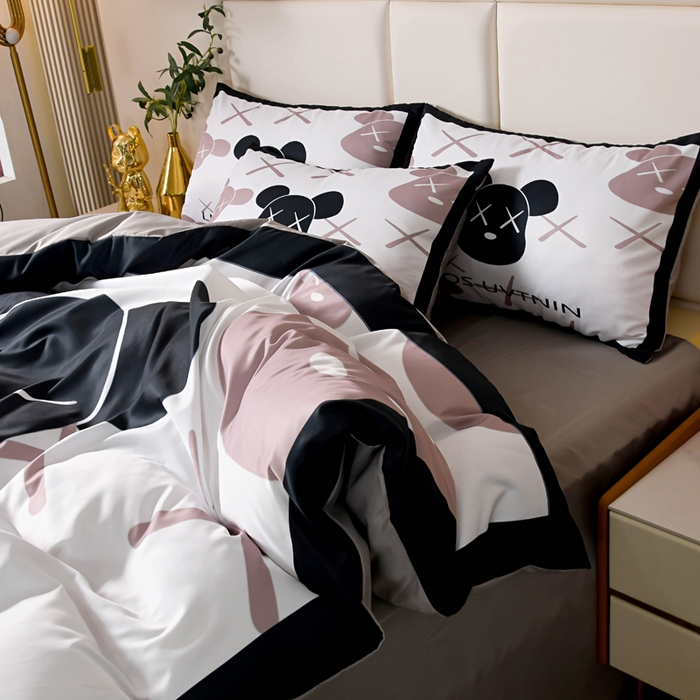 91家纺网 家纺一手货源 找家纺 爵仕 2023新款卡通暴力熊系列真丝四件套 黑头熊