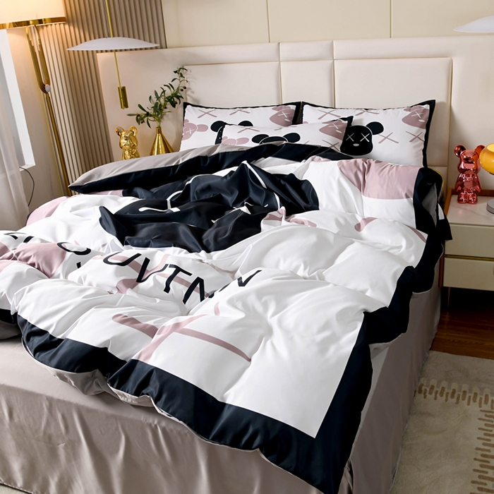 91家纺网 家纺一手货源 找家纺 爵仕 2023新款卡通暴力熊系列真丝四件套 黑头熊