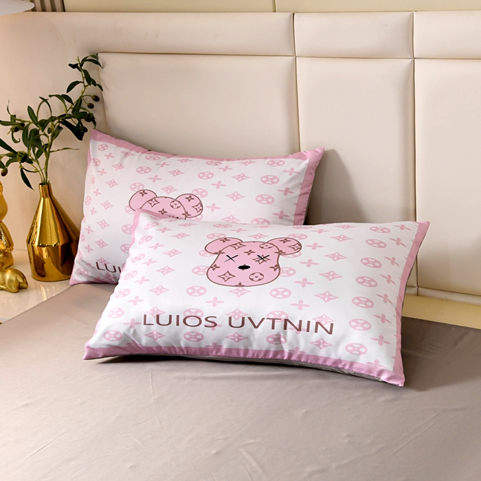 91家纺网 家纺一手货源 找家纺 爵仕 2023新款卡通暴力熊系列真丝四件套 粉熊