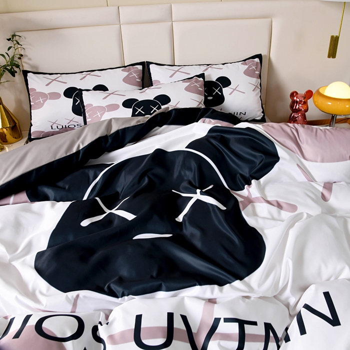 91家纺网 家纺一手货源 找家纺 爵仕 2023新款卡通暴力熊系列真丝四件套 黑头熊