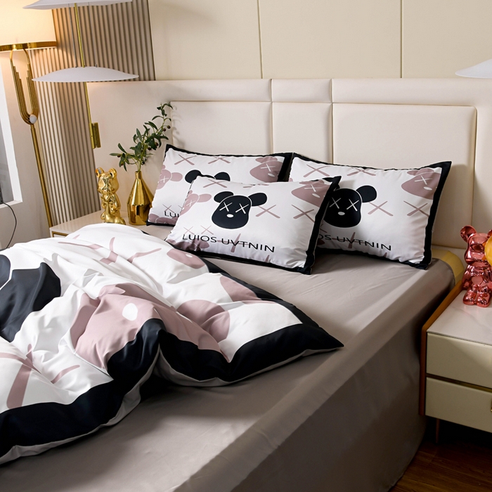 91家纺网 家纺一手货源 找家纺 爵仕 2023新款卡通暴力熊系列真丝四件套 黑头熊