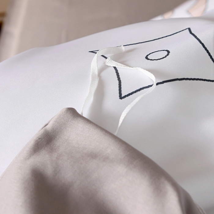 91家纺网 家纺一手货源 找家纺 爵仕 2023新款卡通暴力熊系列真丝四件套 小白兔