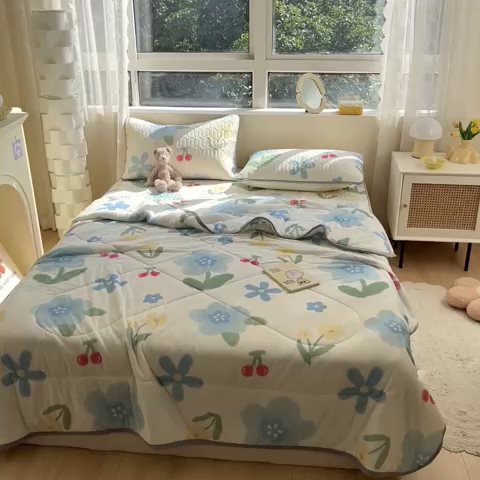 91家纺网 家纺一手货源 找家纺 沐慕2023新款凉感丝夏被四件套 彩花朵朵