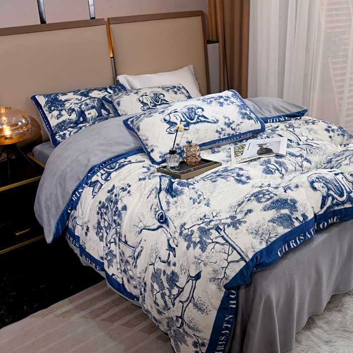 91家纺网 家纺一手货源 找家纺 爵仕 2023新款秋冬牛奶绒数码印花四件套保暖 简约蓝